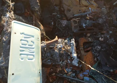 2000 Lincoln Town Car Executive из США, поврежденный, VIN 1LNHM81W0YY823982